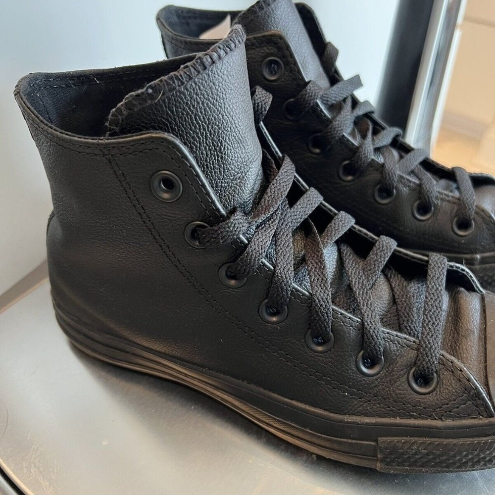 Converse High Tops Black Leather Chuck Taylor All Stars Women’s Size 7.5 8